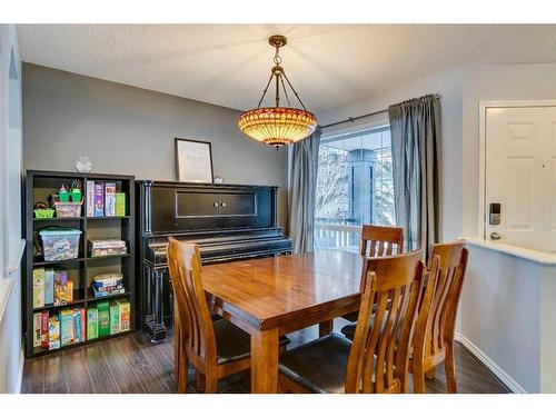 559 Douglas Glen Boulevard Se, Calgary, AB - Indoor Photo Showing Dining Room