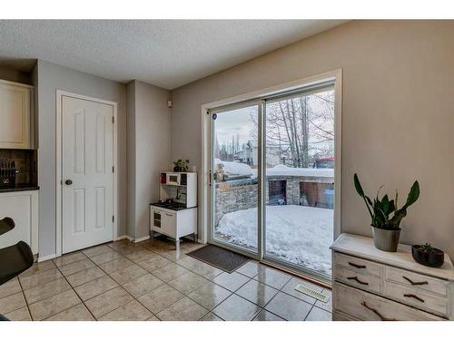 559 Douglas Glen Boulevard Se, Calgary, AB - Indoor