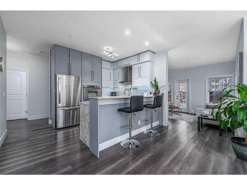 202-60 Royal Oak Plaza Nw, Calgary, AB - Indoor Photo Showing Kitchen