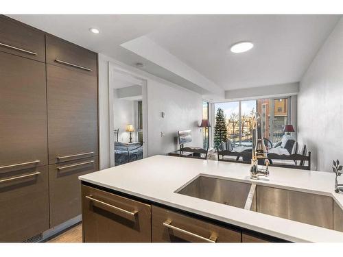 309-1025 5 Avenue Sw, Calgary, AB - Indoor Photo Showing Kitchen