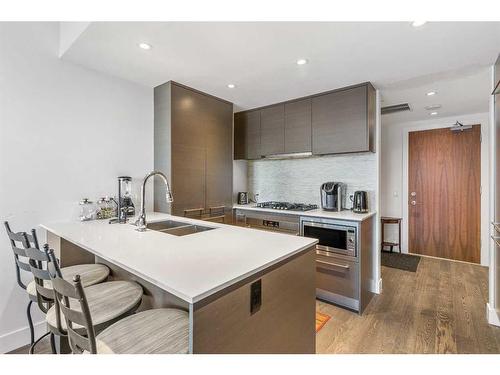 309-1025 5 Avenue Sw, Calgary, AB - Indoor Photo Showing Kitchen With Double Sink With Upgraded Kitchen