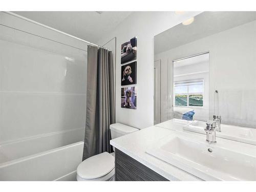 36 Spring Creek Common Sw, Calgary, AB - Indoor Photo Showing Bathroom