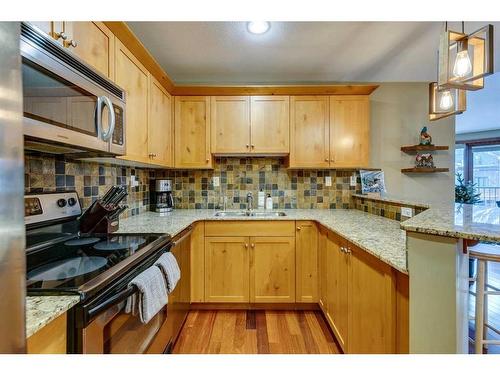 302-1002 8 Avenue, Canmore, AB - Indoor Photo Showing Kitchen With Double Sink