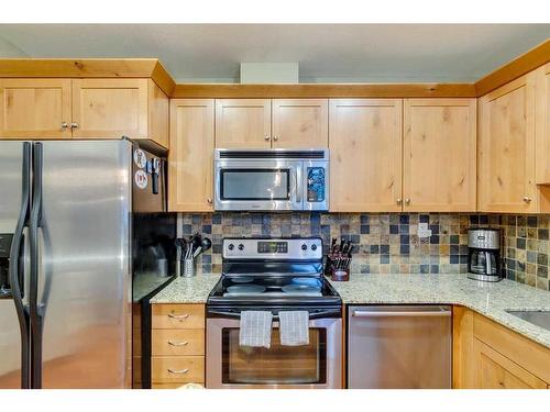 302-1002 8 Avenue, Canmore, AB - Indoor Photo Showing Kitchen