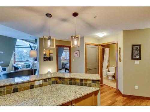 302-1002 8 Avenue, Canmore, AB - Indoor Photo Showing Kitchen