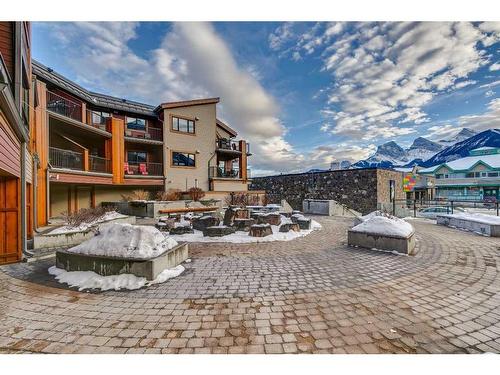 302-1002 8 Avenue, Canmore, AB - Outdoor