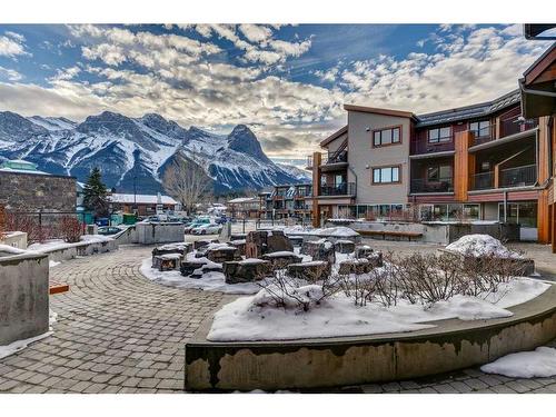 302-1002 8 Avenue, Canmore, AB - Outdoor