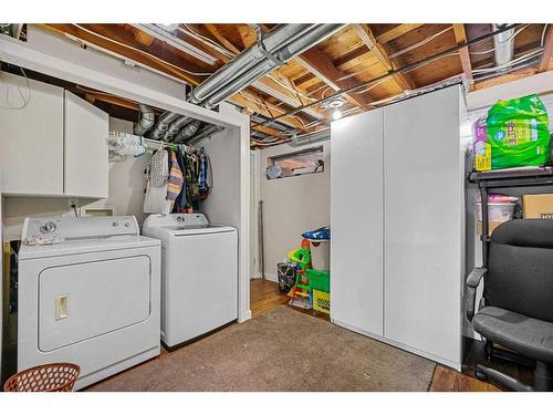 344-4525 31 Street Sw, Calgary, AB - Indoor Photo Showing Laundry Room