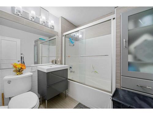 344-4525 31 Street Sw, Calgary, AB - Indoor Photo Showing Bathroom