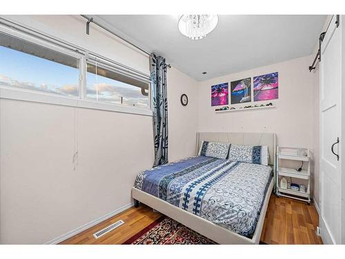 344-4525 31 Street Sw, Calgary, AB - Indoor Photo Showing Bedroom