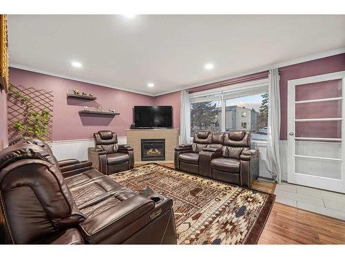 344-4525 31 Street Sw, Calgary, AB - Indoor Photo Showing Living Room With Fireplace