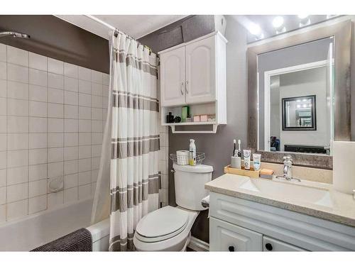 122-550 Westwood Drive Sw, Calgary, AB - Indoor Photo Showing Bathroom