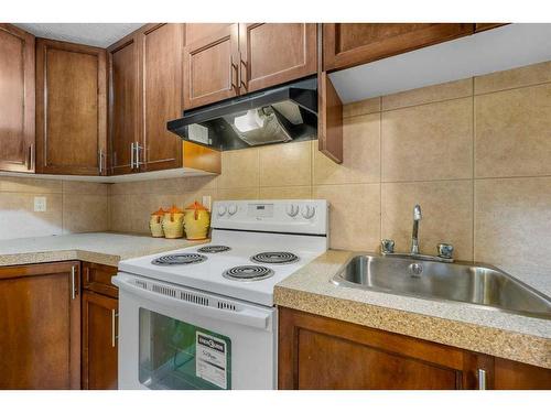 277 Martin Crossing Place Ne, Calgary, AB - Indoor Photo Showing Kitchen