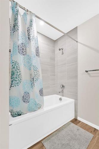 113 Cityline Square Ne, Calgary, AB - Indoor Photo Showing Bathroom