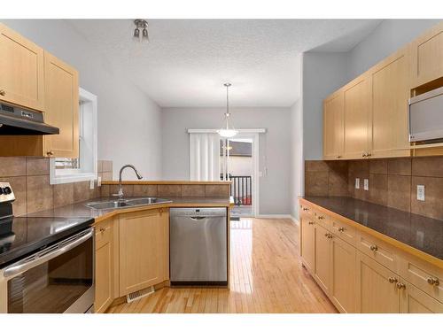 242 Covemeadow Bay Ne, Calgary, AB - Indoor Photo Showing Kitchen With Double Sink