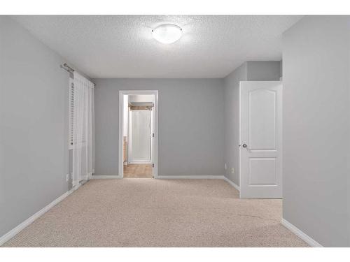 242 Covemeadow Bay Ne, Calgary, AB - Indoor Photo Showing Other Room