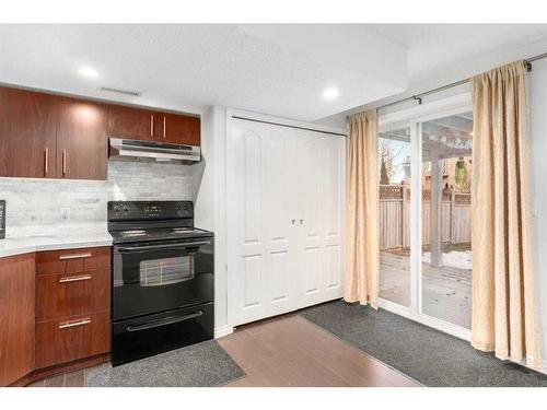 242 Covemeadow Bay Ne, Calgary, AB - Indoor Photo Showing Kitchen