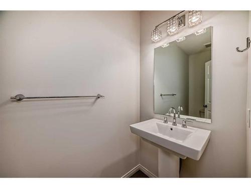 67 Sundown Terrace, Cochrane, AB - Indoor Photo Showing Bathroom