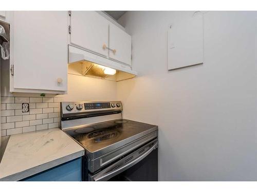 314-4944 Dalton Drive Nw Drive, Calgary, AB - Indoor Photo Showing Kitchen