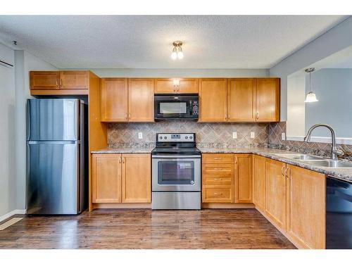 140 Elgin Point Se, Calgary, AB - Indoor Photo Showing Kitchen With Double Sink