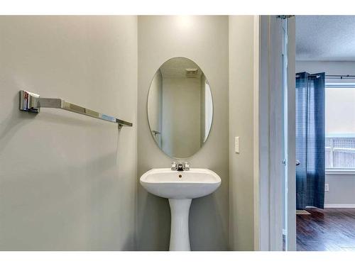 140 Elgin Point Se, Calgary, AB - Indoor Photo Showing Bathroom