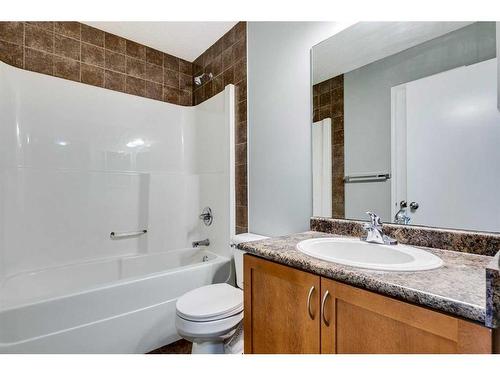 140 Elgin Point Se, Calgary, AB - Indoor Photo Showing Bathroom