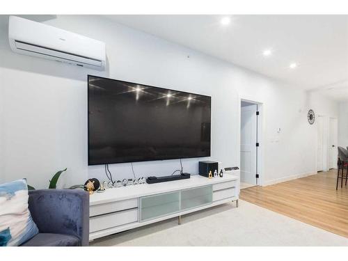 501-30 Sage Hill Walk Nw, Calgary, AB - Indoor Photo Showing Living Room