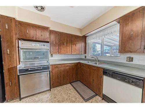 35 Hendon Drive Nw, Calgary, AB - Indoor Photo Showing Kitchen With Double Sink