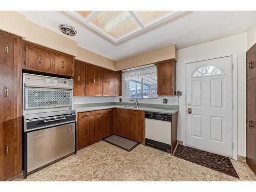 35 Hendon Drive Nw, Calgary, AB - Indoor Photo Showing Kitchen With Double Sink