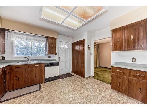 35 Hendon Drive Nw, Calgary, AB - Indoor Photo Showing Kitchen With Double Sink