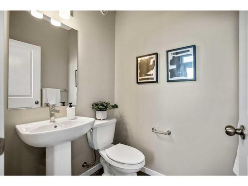 18 Wedderburn Gate, Okotoks, AB - Indoor Photo Showing Bathroom