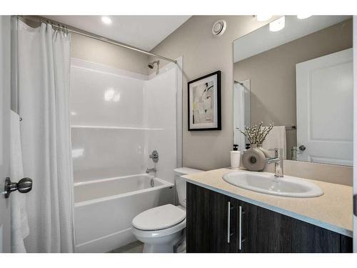 18 Wedderburn Gate, Okotoks, AB - Indoor Photo Showing Bathroom