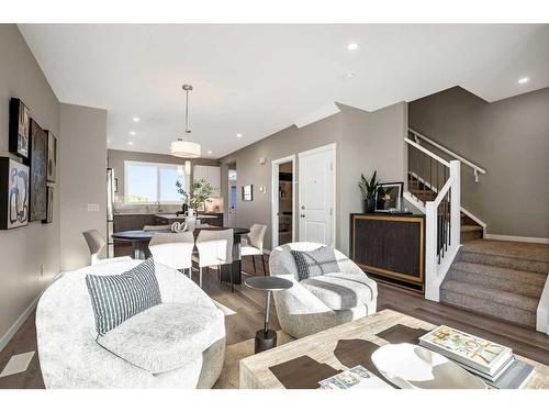 18 Wedderburn Gate, Okotoks, AB - Indoor Photo Showing Living Room