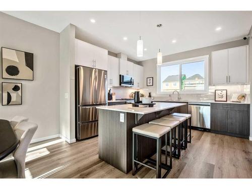 18 Wedderburn Gate, Okotoks, AB - Indoor Photo Showing Kitchen With Upgraded Kitchen