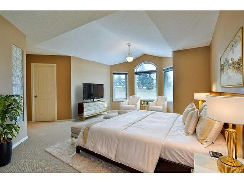 4654 Hamptons Way Nw, Calgary, AB - Indoor Photo Showing Bedroom