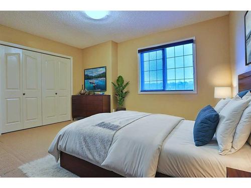 4654 Hamptons Way Nw, Calgary, AB - Indoor Photo Showing Bedroom