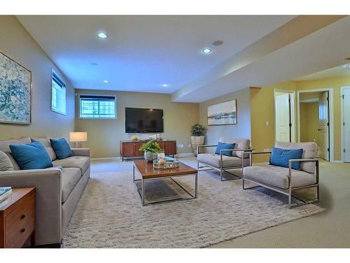 4654 Hamptons Way Nw, Calgary, AB - Indoor Photo Showing Living Room