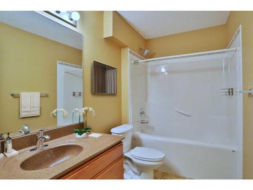 4654 Hamptons Way Nw, Calgary, AB - Indoor Photo Showing Bathroom