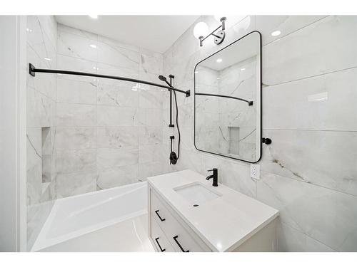 1404 22 Avenue Nw, Calgary, AB - Indoor Photo Showing Bathroom