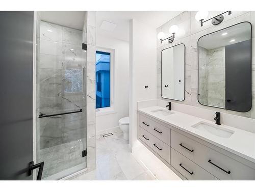 1404 22 Avenue Nw, Calgary, AB - Indoor Photo Showing Bathroom