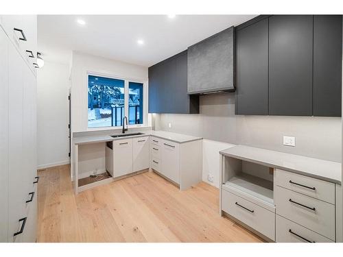 1404 22 Avenue Nw, Calgary, AB - Indoor Photo Showing Kitchen