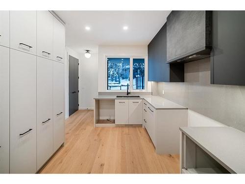 1404 22 Avenue Nw, Calgary, AB - Indoor Photo Showing Kitchen