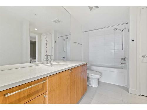 1807-1118 12 Avenue Sw, Calgary, AB - Indoor Photo Showing Bathroom