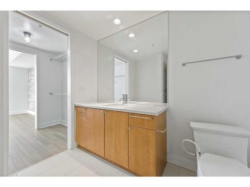 1807-1118 12 Avenue Sw, Calgary, AB - Indoor Photo Showing Bathroom