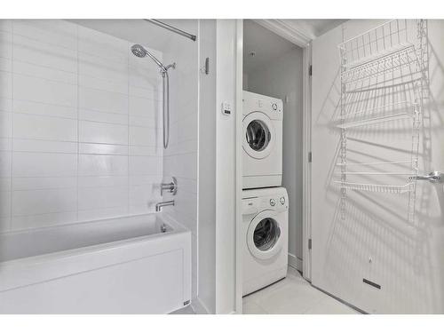 1807-1118 12 Avenue Sw, Calgary, AB - Indoor Photo Showing Laundry Room