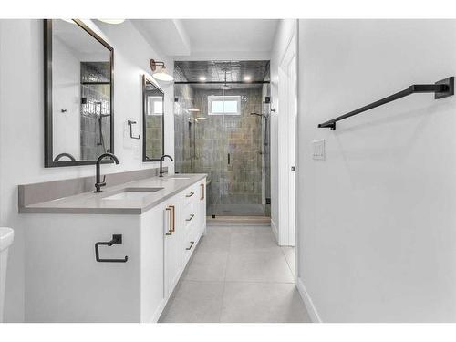 1742 24A Street Sw, Calgary, AB - Indoor Photo Showing Bathroom