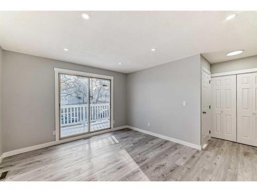 1180 Berkley Drive Nw, Calgary, AB - Indoor Photo Showing Other Room