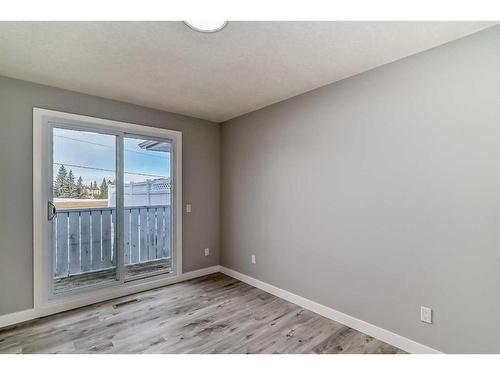 1180 Berkley Drive Nw, Calgary, AB - Indoor Photo Showing Other Room