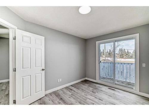 1180 Berkley Drive Nw, Calgary, AB - Indoor Photo Showing Other Room