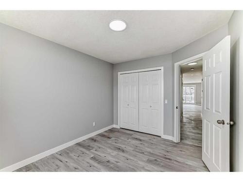 1180 Berkley Drive Nw, Calgary, AB - Indoor Photo Showing Other Room